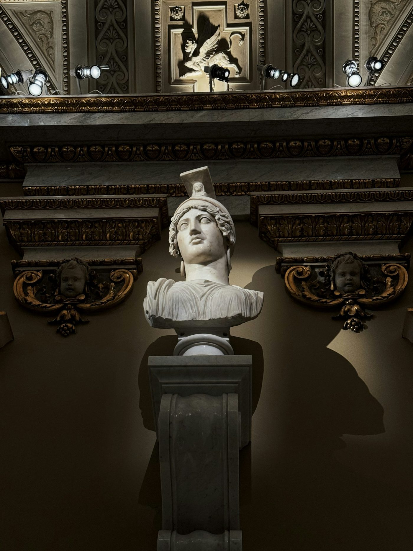 Greek myths in Rome: a family guide to the statues and their stories