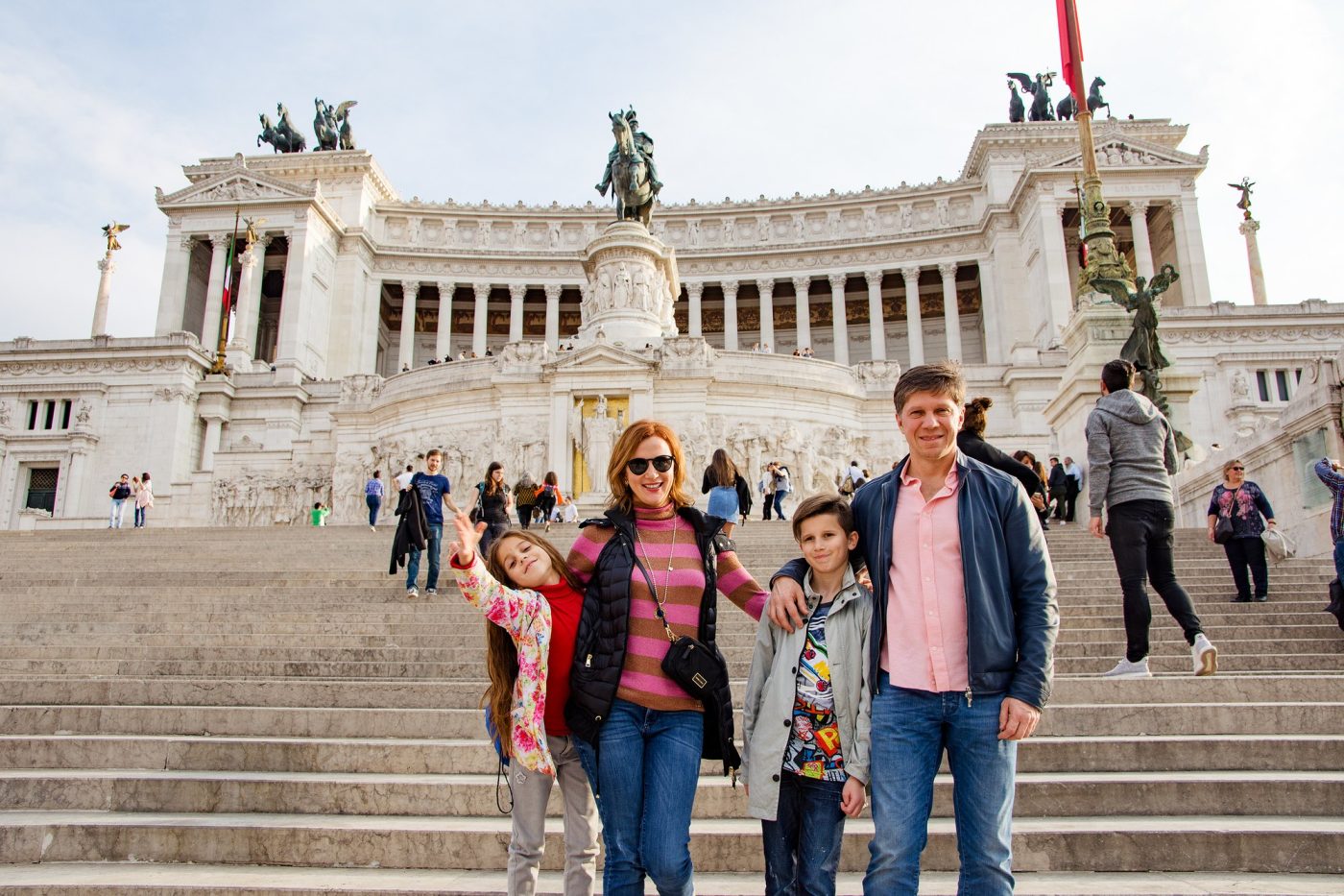 Una famiglia sulla scalinata del Vittoriano