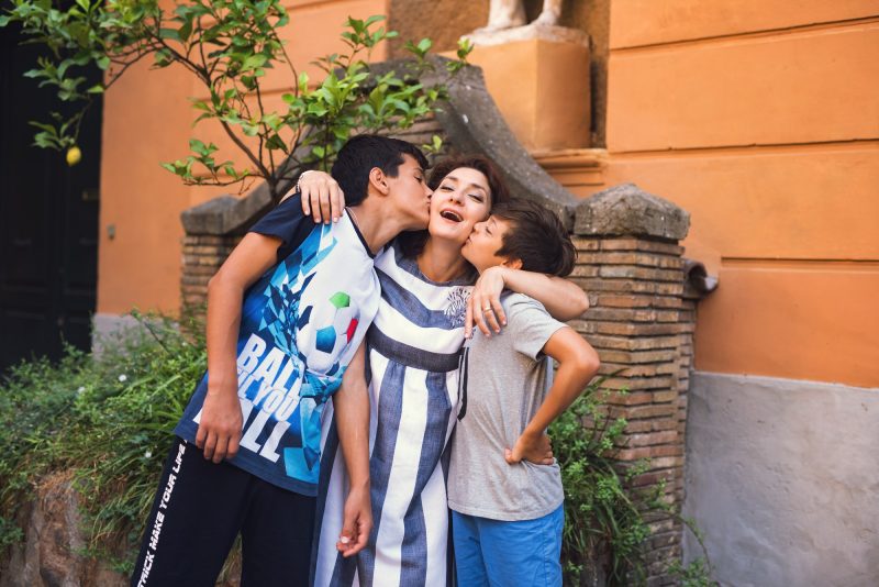 C'è tempo per fermarsi, abbracciarsi, fare una foto