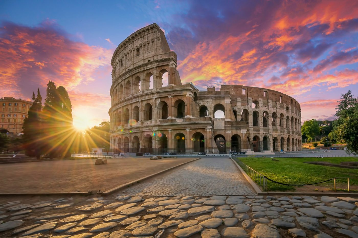 Il Colosseo all’alba