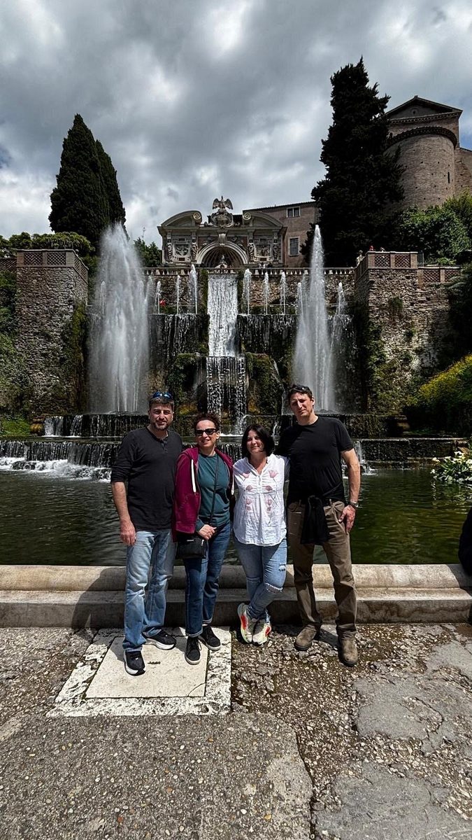 Guests by the cascade of fountains in the park of Villa d’Este