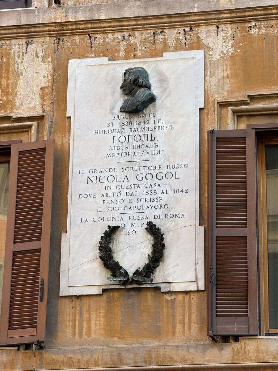 The memorial plaque to Nikolai Gogol on a house in Rome